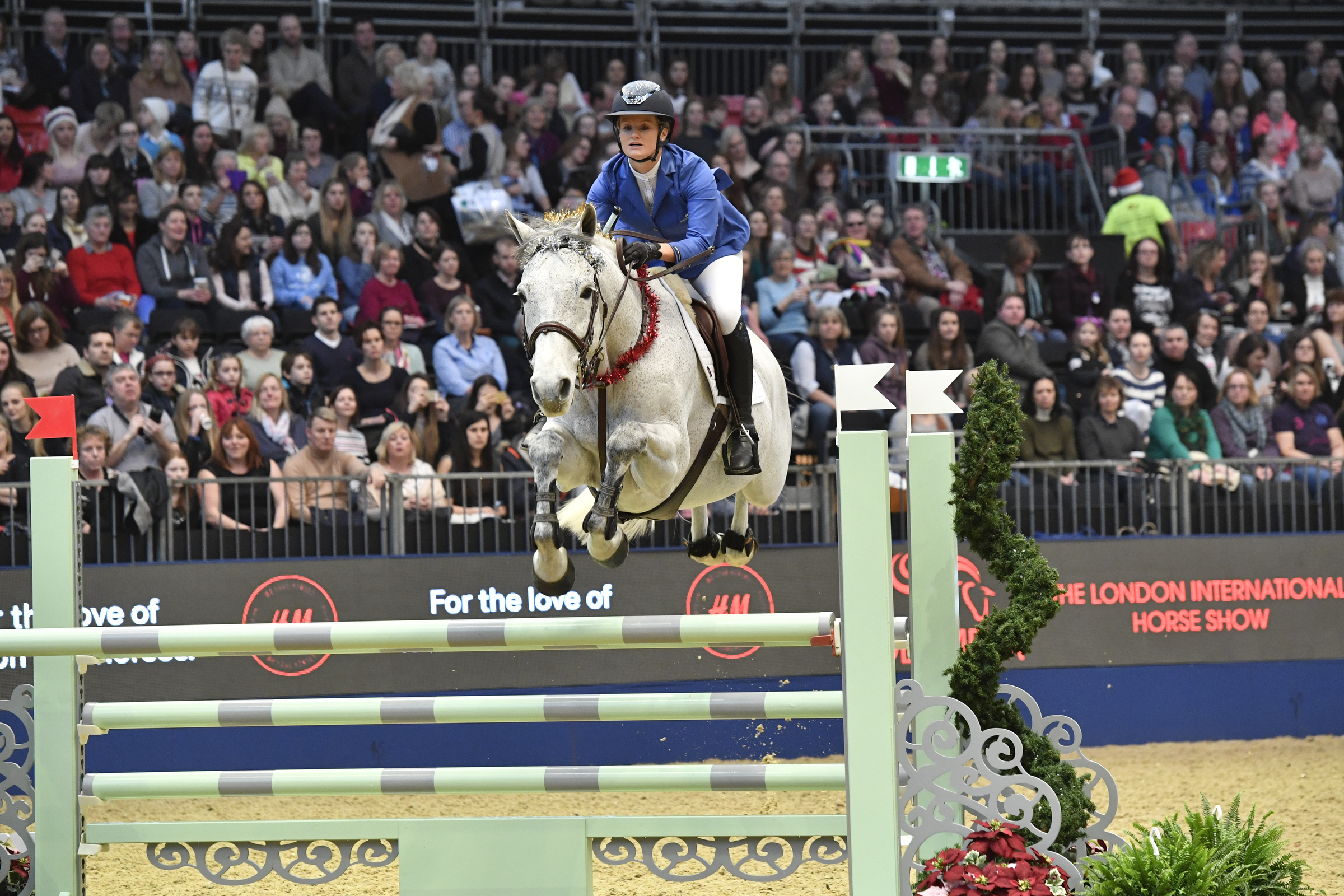  Anna Power riding Chesterfield Z GBR winner with PC Annie Gibson © Kit Houghton