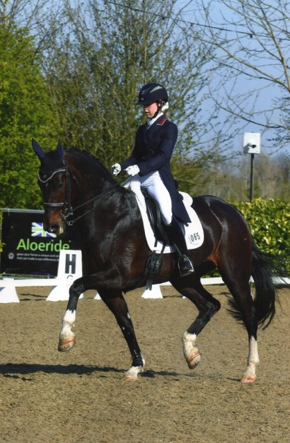 Elizabeth riding ‘Pioneer Rosie’ owned by Roy Broughton and Rachel Jones. © Kevin Sparrow