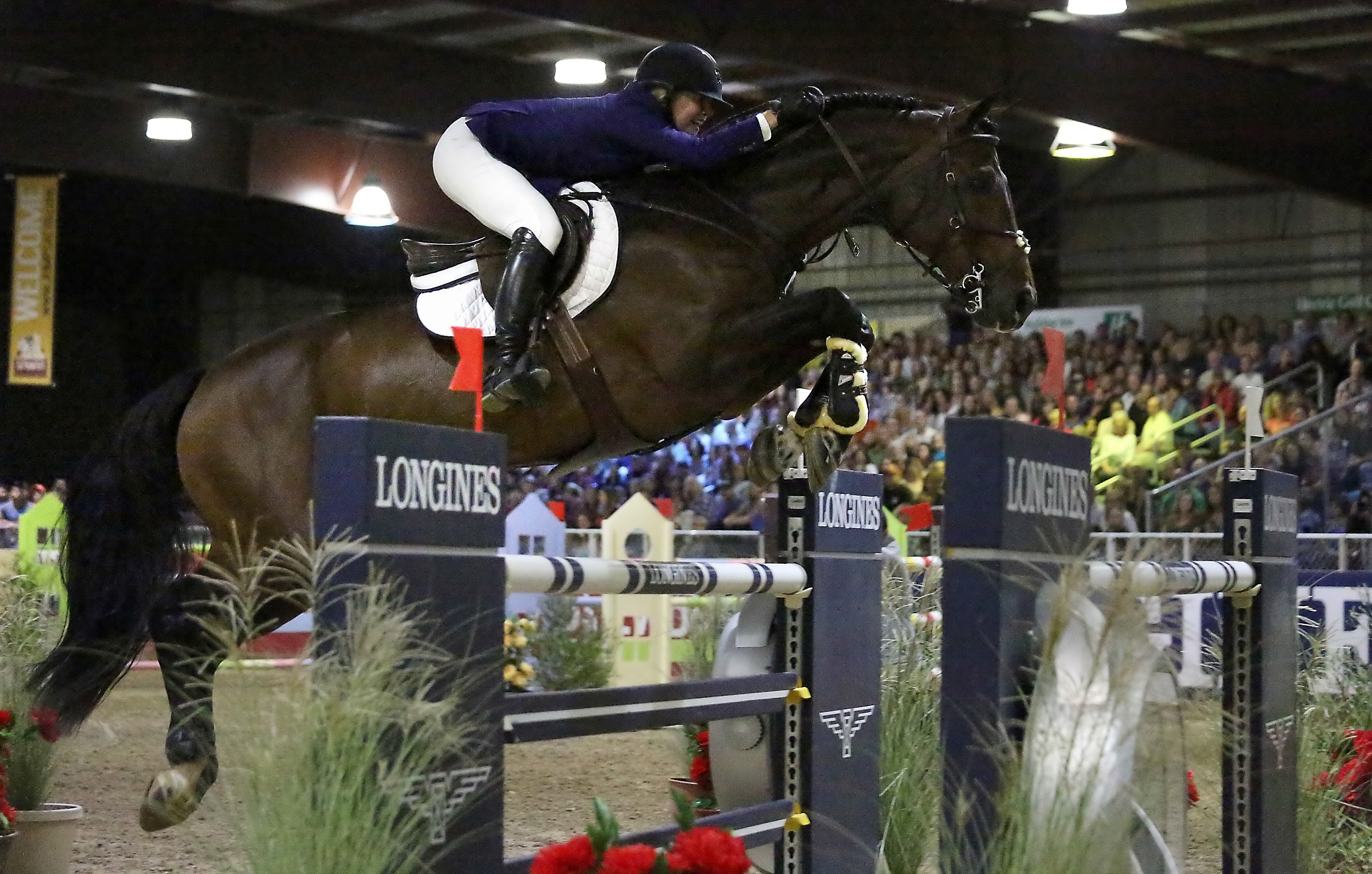 The United States’ Audrey Coulter and Capital Colnardo jump to victory in the $100,000 Longines FEI World Cup™ Jumping Sacramento, Ca. (USA) © FEI/Kristin Lee