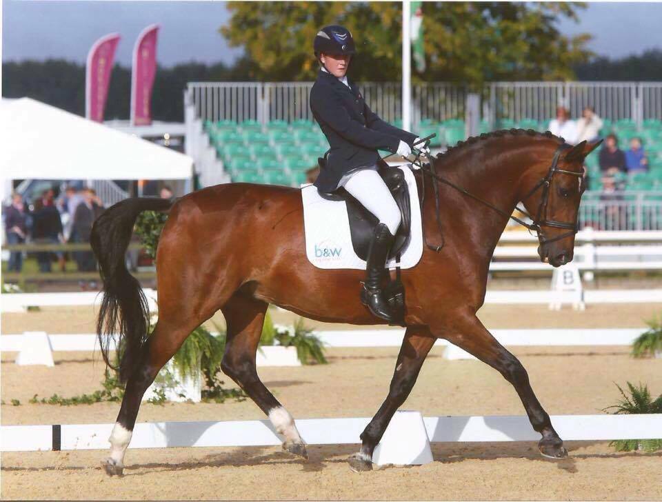 Suzi Hext riding Abira