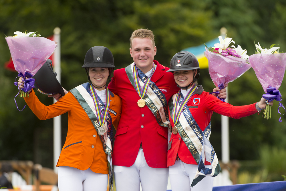 (L to R) The Netherlands’ Lisa Nooren (silver), Germany’s Guido Klatte (gold) and Switzerland’s Vladya Reverdin (bronze). © FEI/Alexis Vasilopoulos