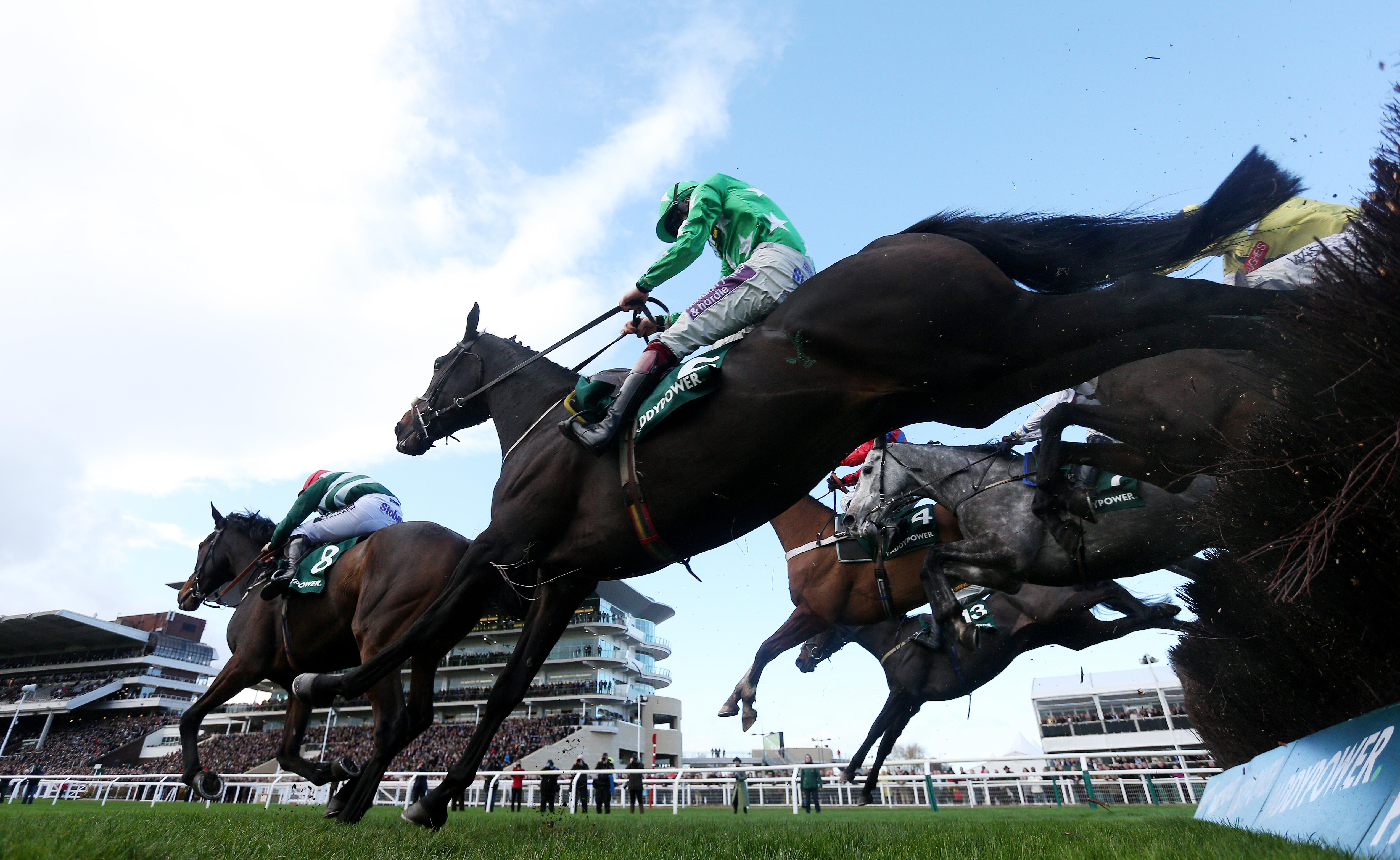 Astracad ridden by Sam Twiston-Davies in the Paddy Power Handicap Chase © David Davies/PA Wire/Cheltenham Racecourse